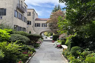 215 Middle Neck Rd, Great Neck, NY 11021 - Photo 3