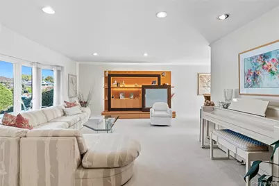 17 Center Drive, Syosset, NY 11791 - Photo 13