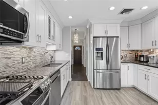 17 Center Dr, Syosset, NY 11791 - Photo 7