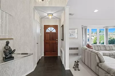 17 Center Drive, Syosset, NY 11791 - Photo 5