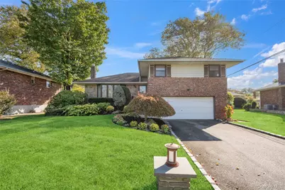 17 Center Drive, Syosset, NY 11791 - Photo 3