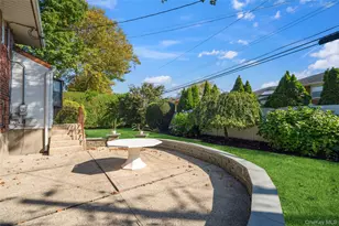 17 Center Dr, Syosset, NY 11791 - Photo 35