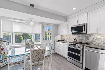 17 Center Drive, Syosset, NY 11791 - Photo 9