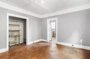 70-21 72nd Pl, Glendale, NY 11385 - Photo 7