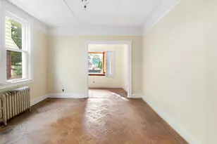 70-21 72nd Pl, Glendale, NY 11385 - Photo 5