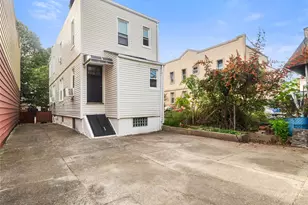 70-21 72nd Pl, Glendale, NY 11385 - Photo 15