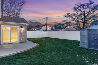 18 Plow Lane, Levittown, NY 11756 - Photo 17