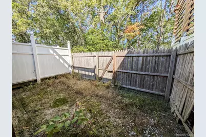 136 Hill Crescent, Calverton, NY 11933 - Photo 19