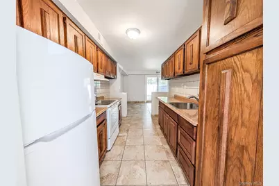 136 Hill Crescent, Calverton, NY 11933 - Photo 3