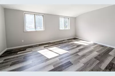 136 Hill Crescent, Calverton, NY 11933 - Photo 11