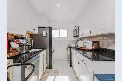 129 Gailmore Drive, Yonkers, NY 10710 - Photo 9