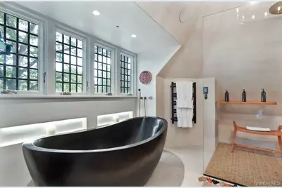 21 Hampshire Road, Bronxville, NY 10708 - Photo 19