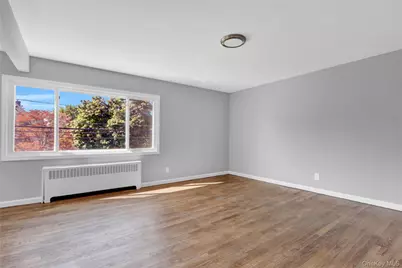 318 Vincent Avenue, Lynbrook, NY 11563 - Photo 3