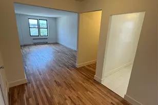 71-11 Yellowstone Blvd, Forest Hills, NY 11375 - Photo 3