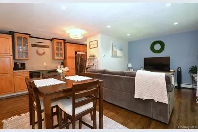 18 Glen Hollow Drive #F13, Holtsville, NY 11742 - Photo 7