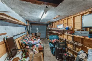 596 Foch Blvd, Williston Park, NY 11596 - Photo 25