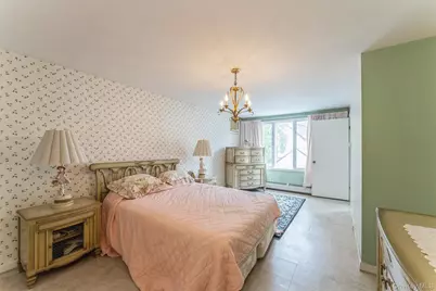 596 Foch Boulevard, Williston Park, NY 11596 - Photo 17