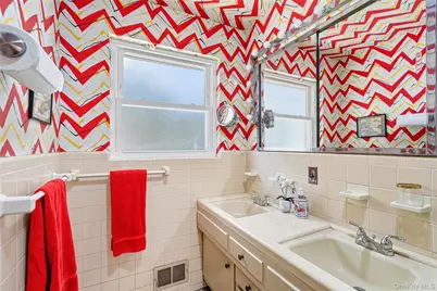 62 The Hemlocks, Roslyn, NY 11576 - Photo 15