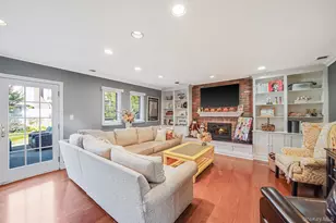 4000 Greentree Dr, Oceanside, NY 11572 - Photo 13