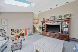 4000 Greentree Dr, Oceanside, NY 11572 - Photo 17