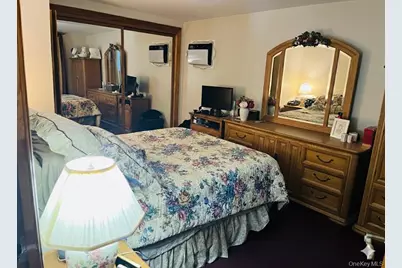 404 Kensington Court, Copiague, NY 11726 - Photo 15