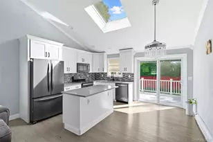 36 Flintlock Dr, Shirley, NY 11967 - Photo 13