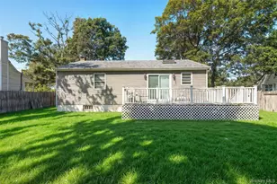 36 Flintlock Dr, Shirley, NY 11967 - Photo 5