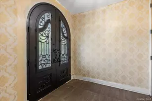 605 S 6th Ave, Mount Vernon, NY 10550 - Photo 3