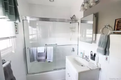 3221 Giegerich Place, Bronx, NY 10465 - Photo 19