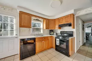 167 Grove St, Port Jefferson Station, NY 11776 - Photo 3