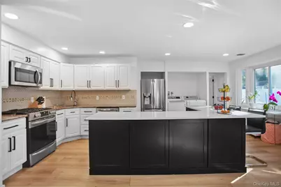 110 Hampton Way, Merrick, NY 11566 - Photo 7