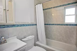 110 Hampton Way, Merrick, NY 11566 - Photo 19