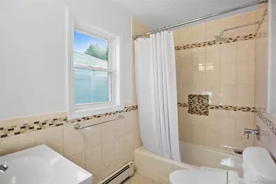 110 Hampton Way, Merrick, NY 11566 - Photo 15