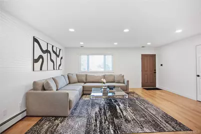 110 Hampton Way, Merrick, NY 11566 - Photo 3