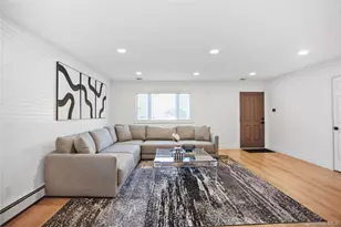 110 Hampton Way, Merrick, NY 11566 - Photo 3