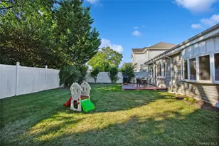 110 Hampton Way, Merrick, NY 11566 - Photo 23