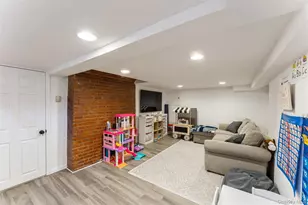 104 Cedar Ave, Rockville Centre, NY 11570 - Photo 13