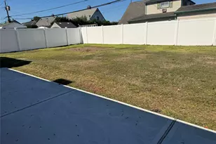 27 Gleaner Ln, Levittown, NY 11756 - Photo 15