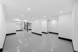 157-03 Locke Ave, Flushing, NY 11357 - Photo 21