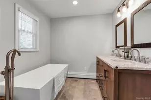 105 Edgewood Ave, Oakdale, NY 11769 - Photo 17