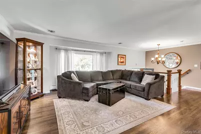 105 Edgewood Ave, Oakdale, NY 11769 - Photo 11