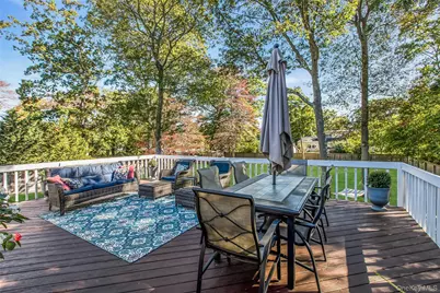 105 Edgewood Ave, Oakdale, NY 11769 - Photo 27