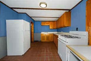 33 Thompson St, Red Hook, NY 12571 - Photo 5