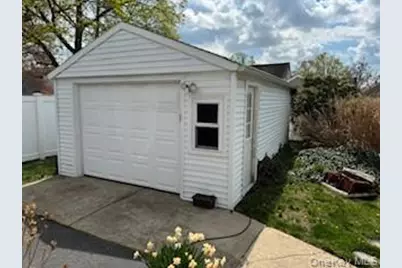 718 Elmwood Road, West Babylon, NY 11704 - Photo 3