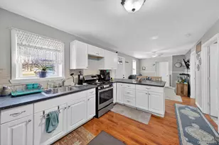 27 Peckham Rd, Poughkeepsie, NY 12603 - Photo 13