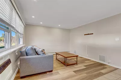 123 Cottage Boulevard, Hicksville, NY 11801 - Photo 5