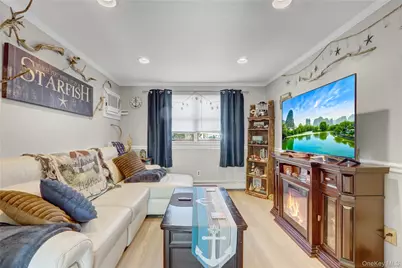 123 Cottage Boulevard, Hicksville, NY 11801 - Photo 7