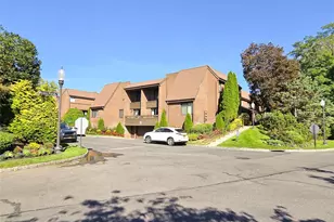 54 Acorn Ponds Dr, Roslyn, NY 11576 - Photo 39