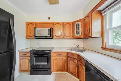 175 Pleasant Street, Ronkonkoma, NY 11779 - Photo 19