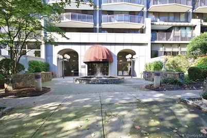 15 Stewart Place #1R, White Plains, NY 10603 - Photo 1